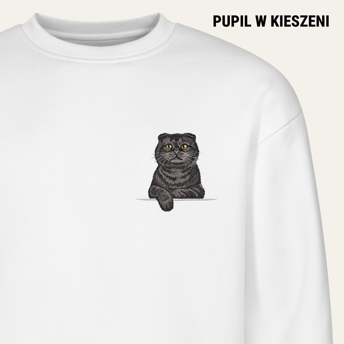 Kot szkocki fold (czarny) – bluza z haftem, biała