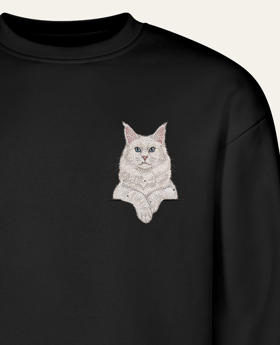 Maine coon (biały) – bluza z haftem, czarna