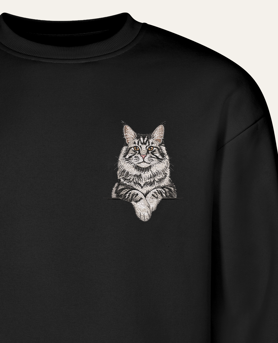 Maine coon (srebrny pręgowany z białymi łapkami) – bluza z haftem, czarna