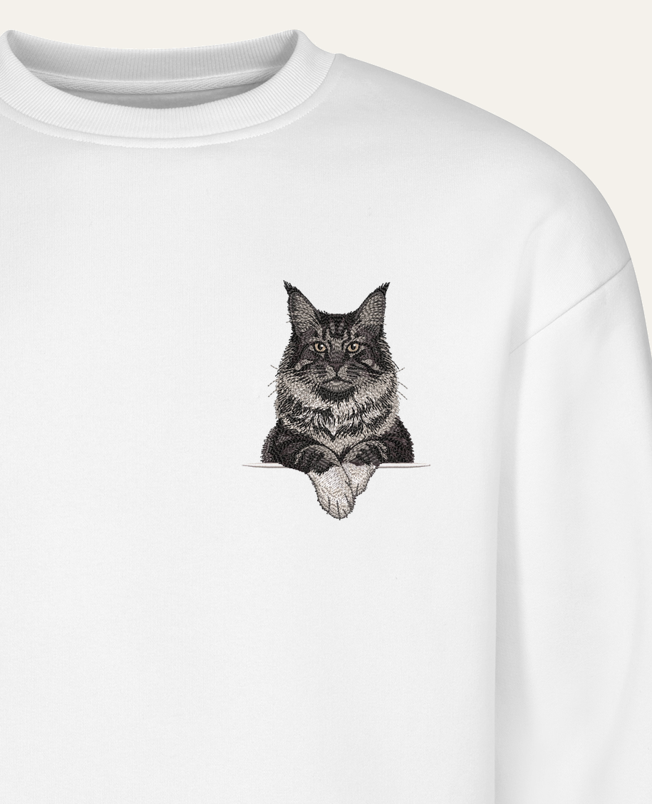Maine coon (czarny dymny z białymi łapkami) – bluza z haftem, biała