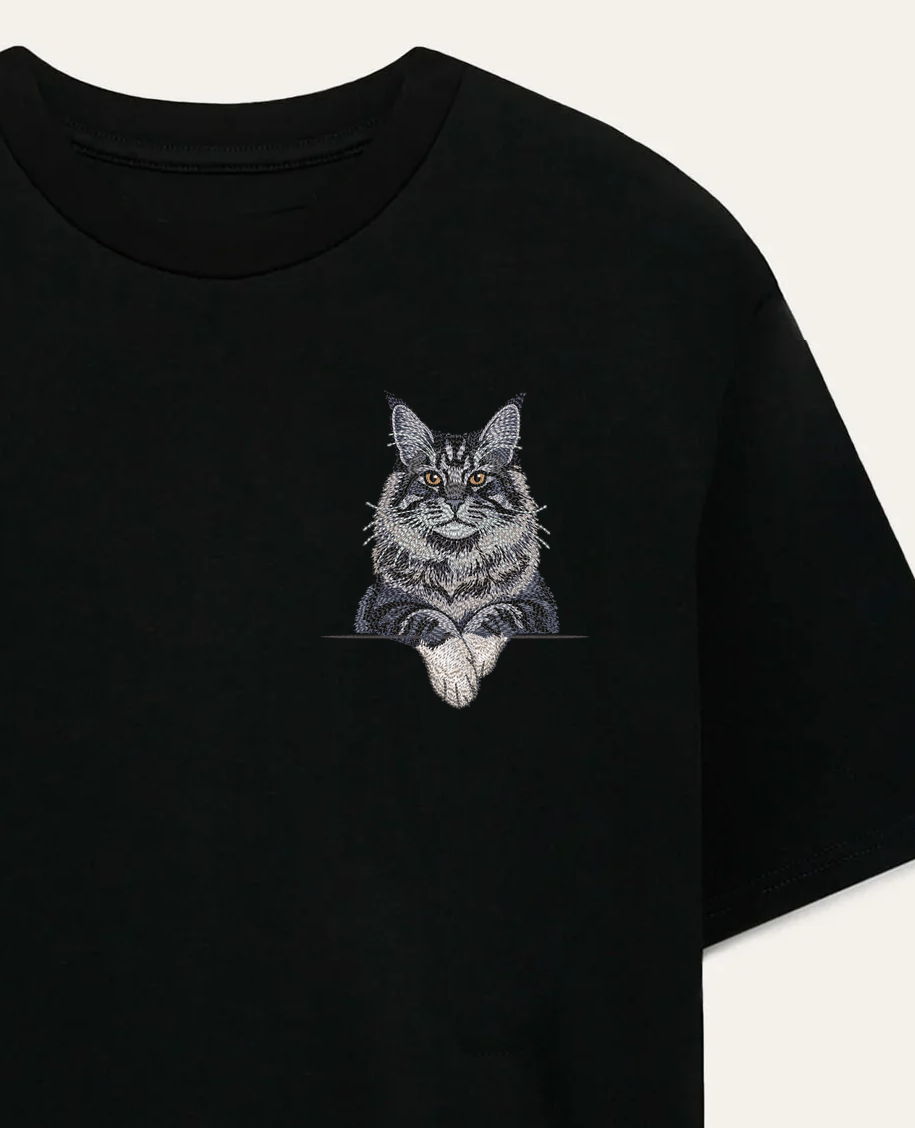 Maine coon (niebieski z białymi łapkami) – koszulka z haftem