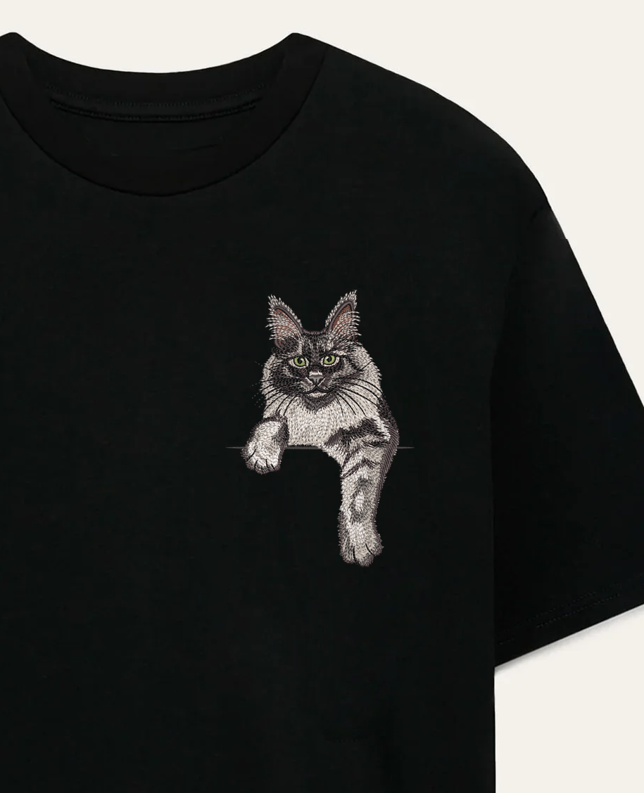 Maine coon (czarny dymny) wzór 2 – koszulka z haftem