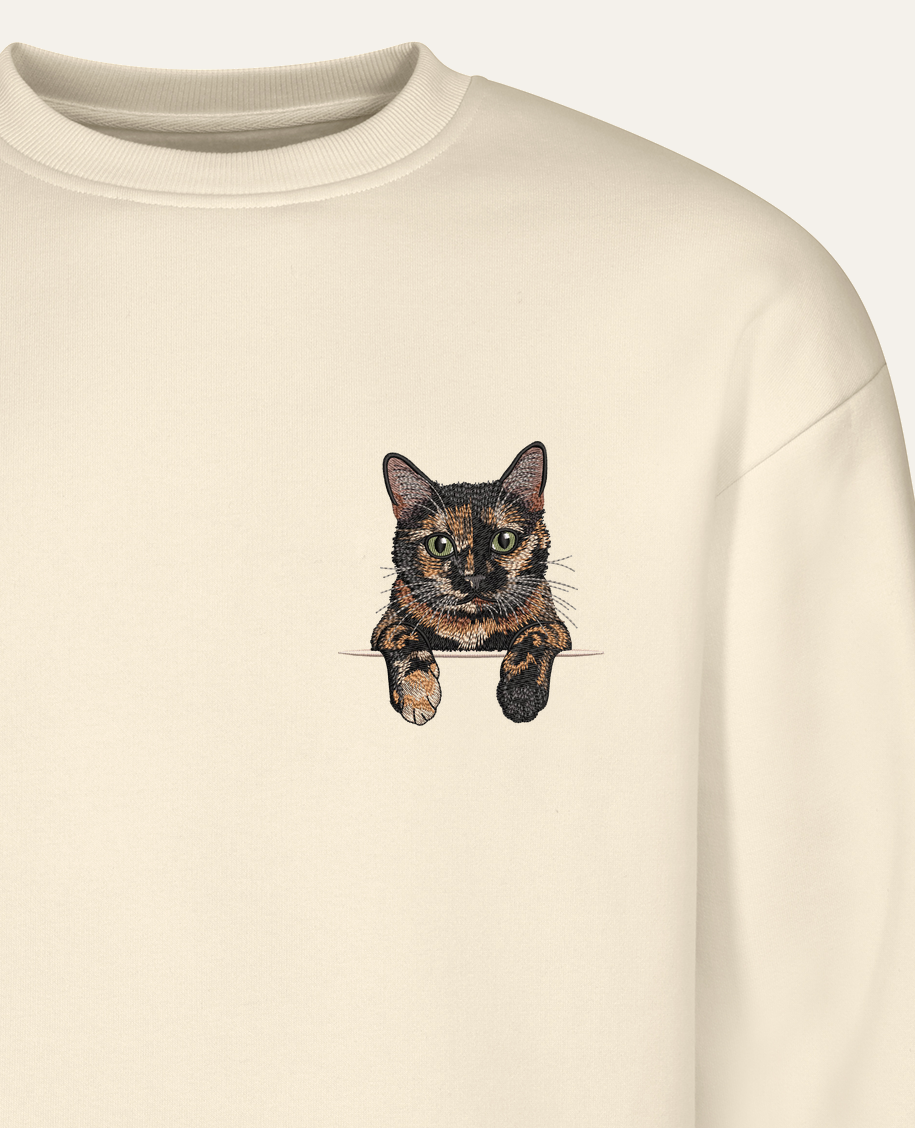 Kot szylkretowy – bluza z haftem, piaskowa