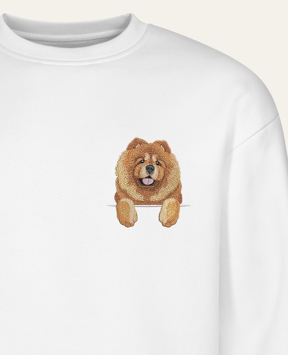 Chow chow (rudy) – bluza z haftem, biała (zbliżenie)