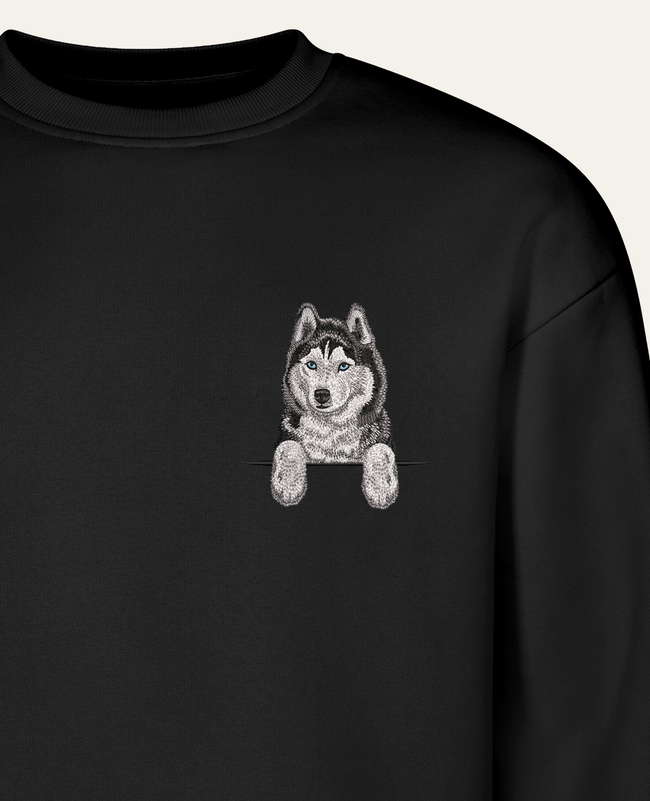Husky syberyjski (czarny) – bluza z haftem, czarna (zbliżenie)