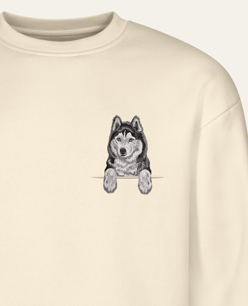 Husky syberyjski (czarny) – bluza z haftem, piaskowa (zbliżenie)