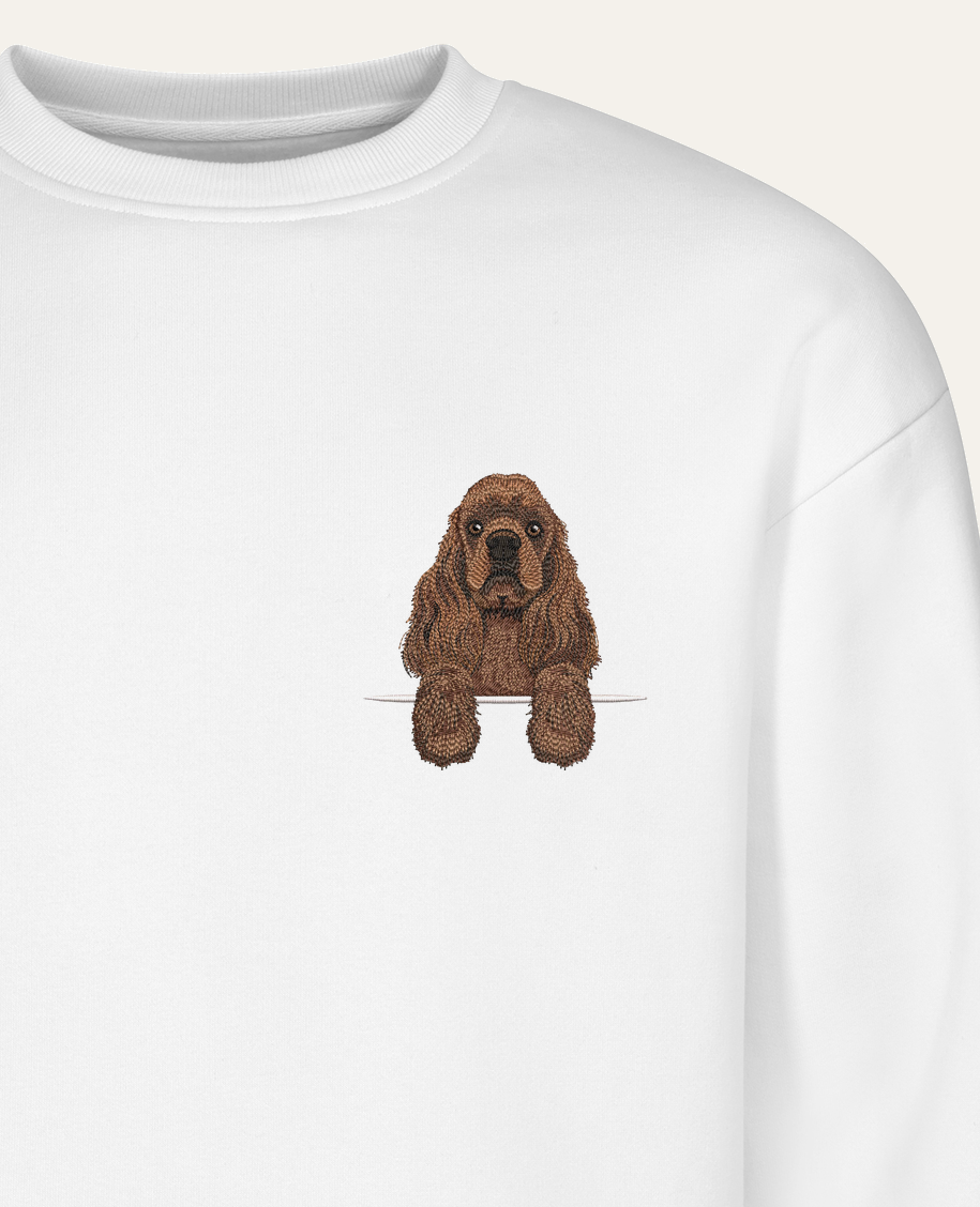 Cocker spaniel amerykański (brązowy) – bluza z haftem, biała (zbliżenie)