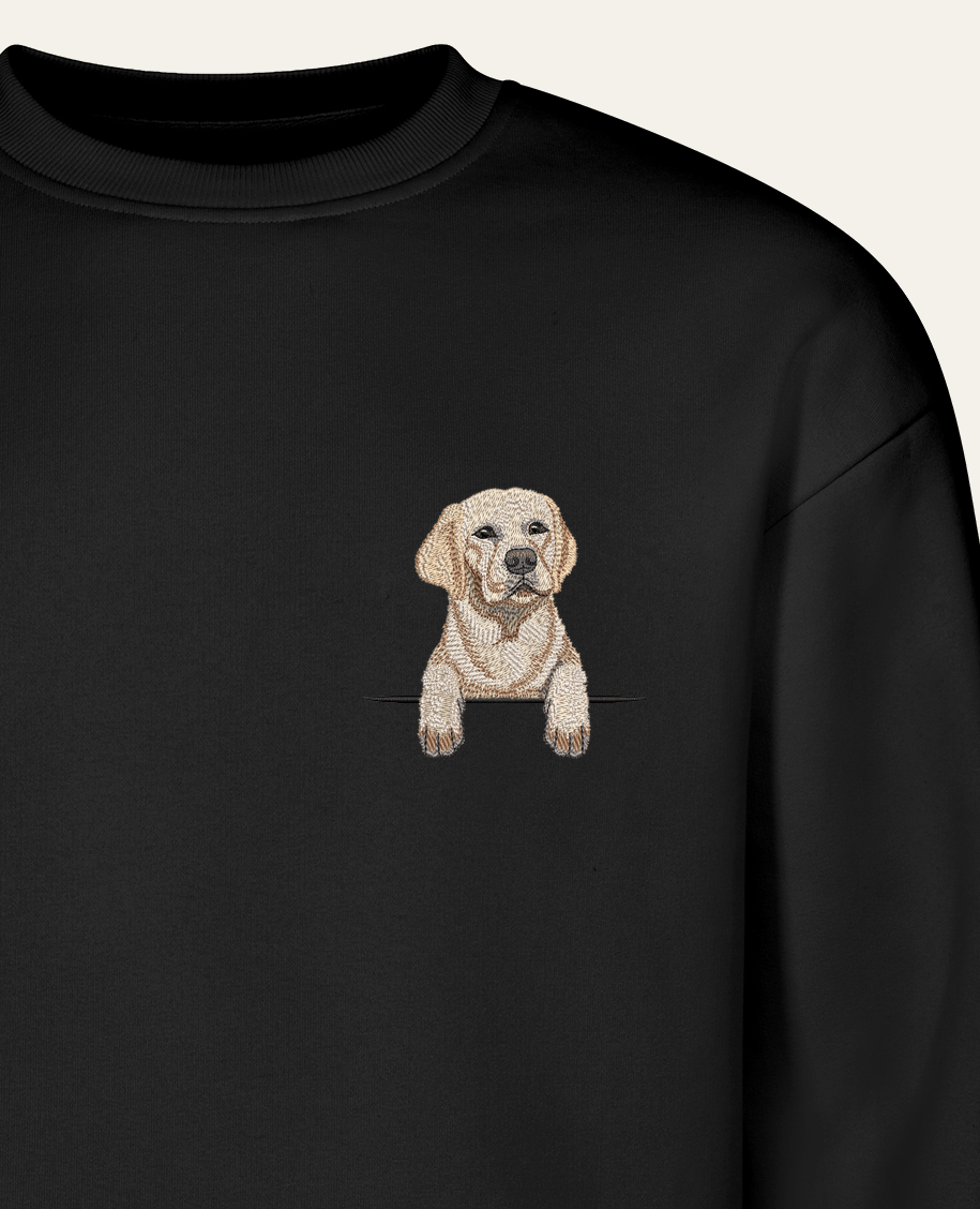 Labrador retriever (złoty) – bluza z haftem, czarna (zbliżenie)