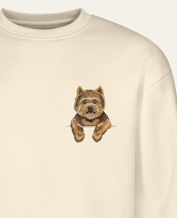Norwich terrier (czarno-rudy) – bluza z haftem, piaskowa (zbliżenie)
