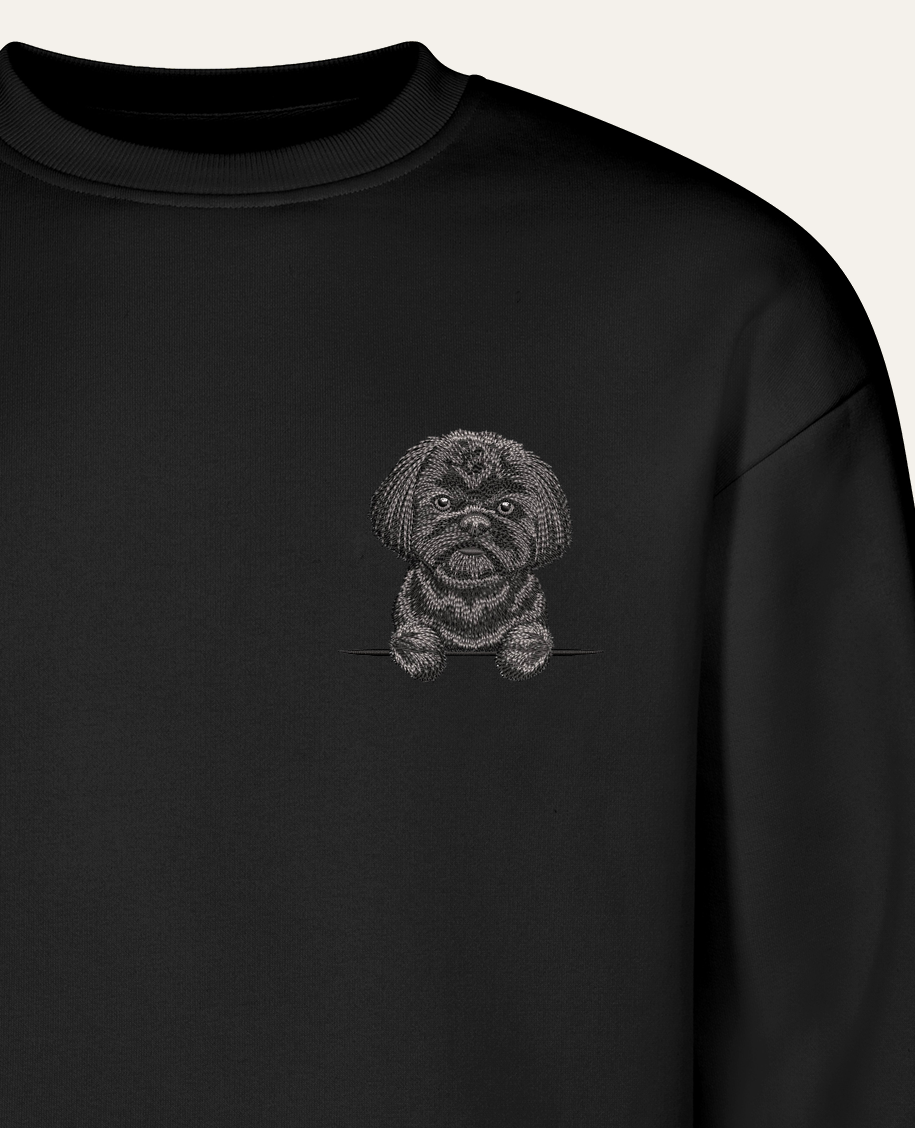 Shih tzu (czarny) – bluza z haftem, czarna (zbliżenie)