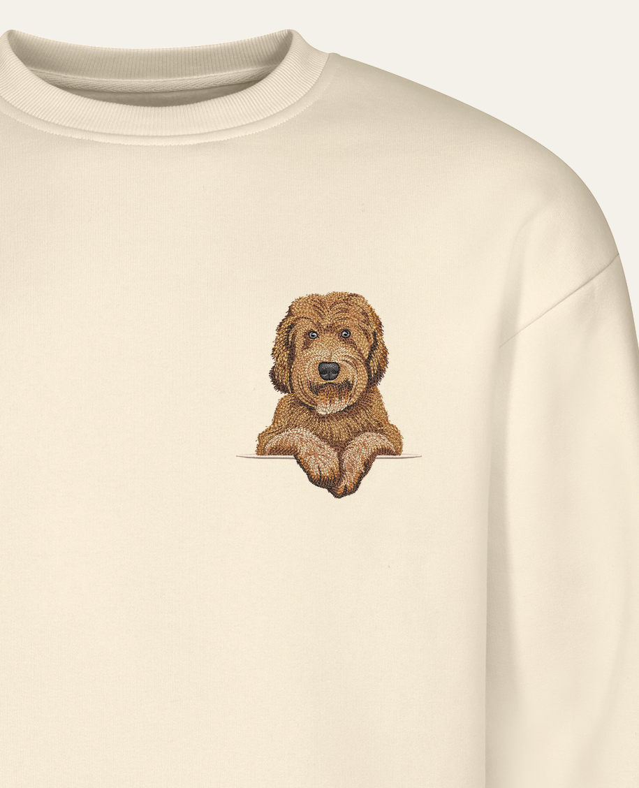 Labradoodle – bluza z haftem, piaskowa (zbliżenie)