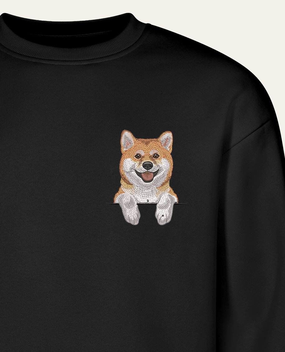 Shiba (rudy) – bluza z haftem, czarna (zbliżenie)