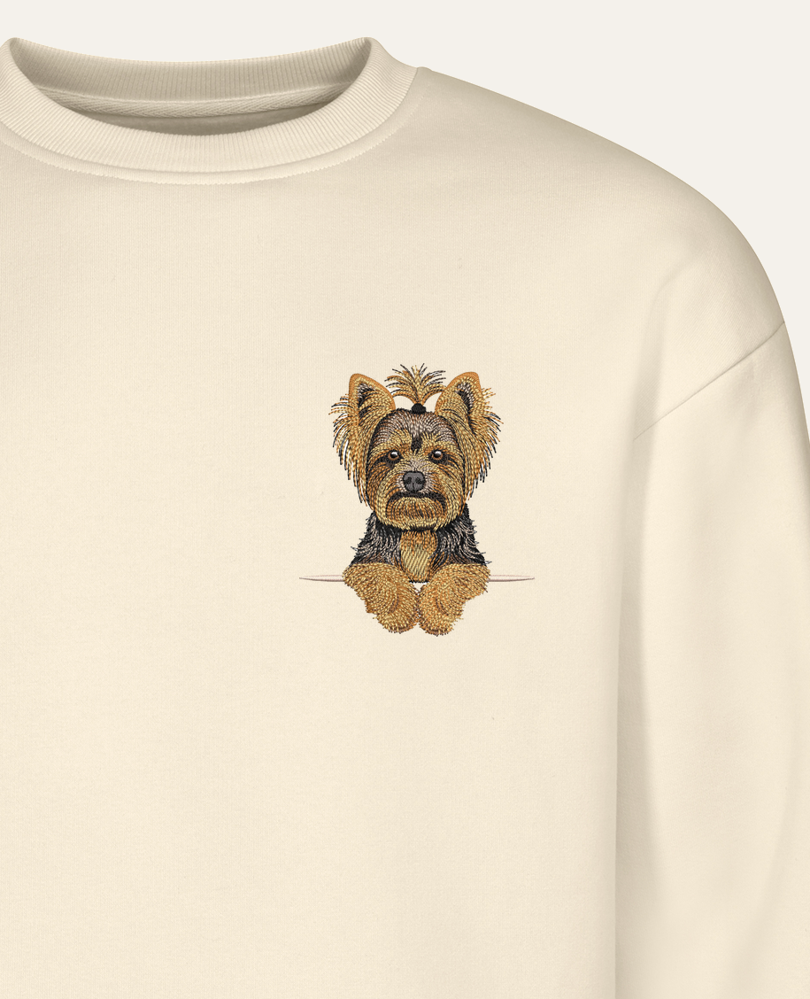 Yorkshire terrier (dziewczynka) – bluza z haftem, piaskowa (zbliżenie)