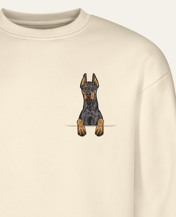 Doberman (czarny) wzór 2 – bluza z haftem, piaskowa (zbliżenie)