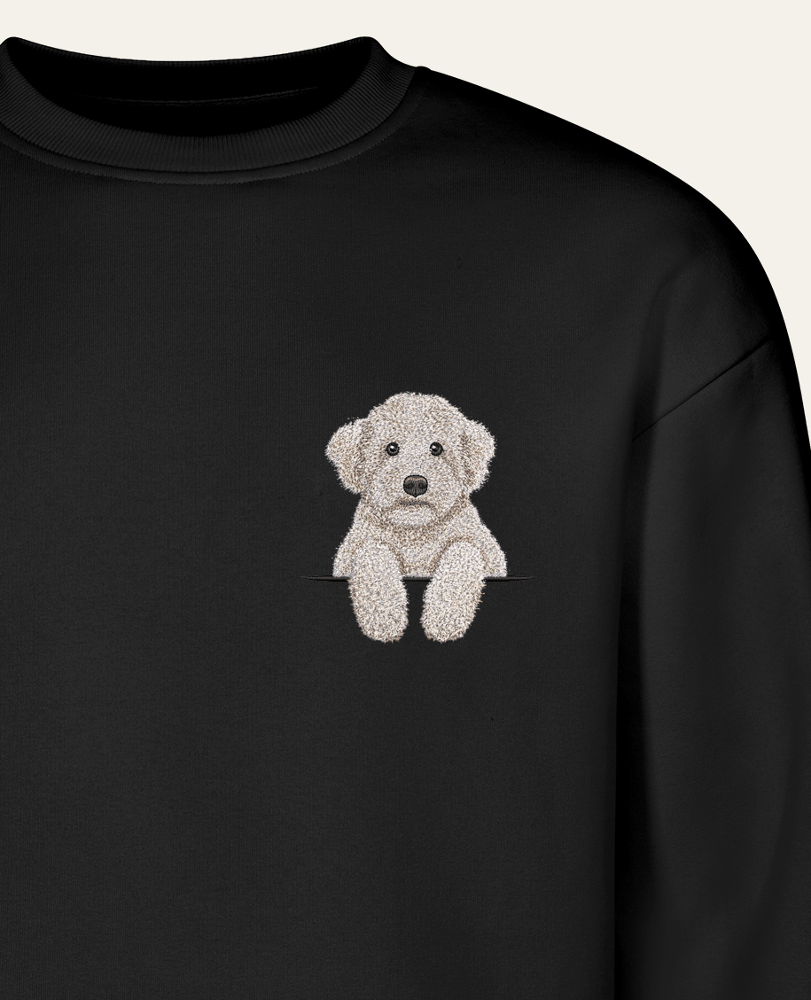 Lagotto romagnolo (kremowy) – bluza z haftem, czarna (zbliżenie)