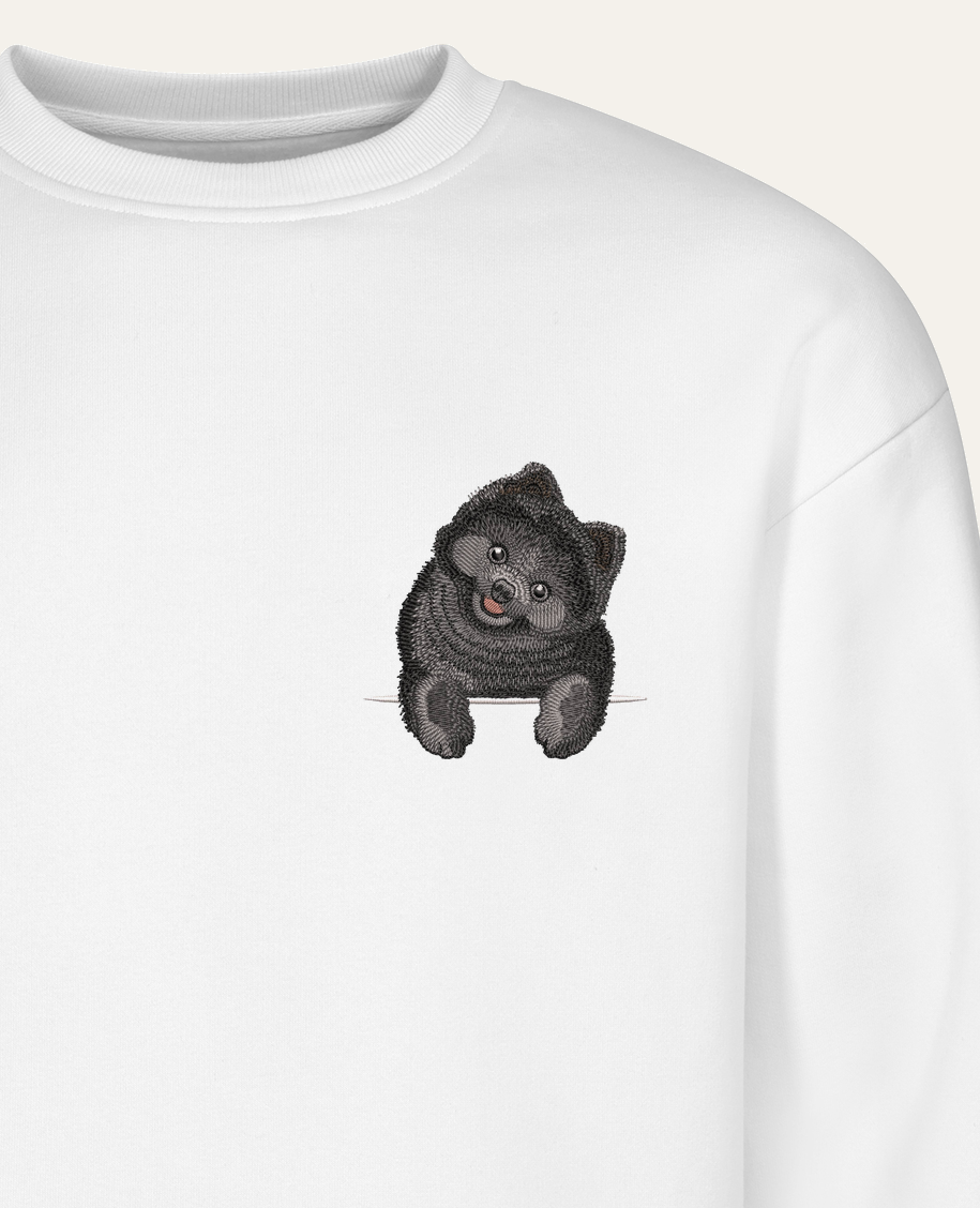 Szpic miniaturowy (Pomeranian) (czarny) – bluza z haftem, biała (zbliżenie)