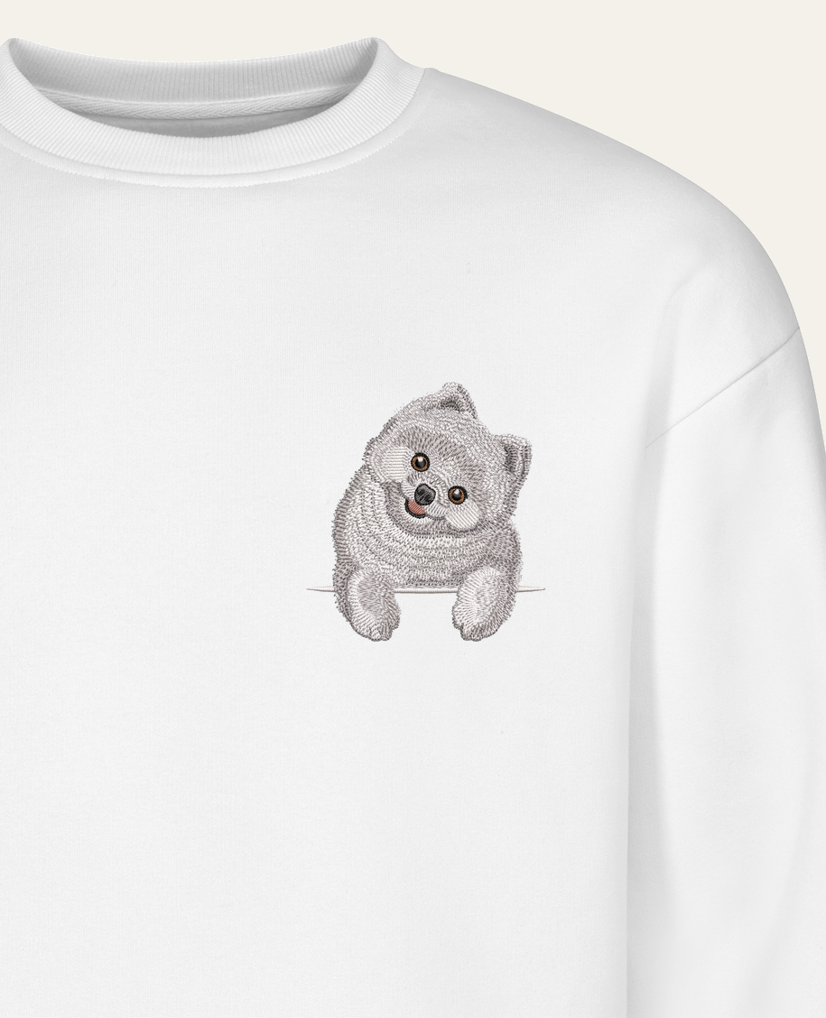Szpic miniaturowy (Pomeranian) (biały) – bluza z haftem, biała (zbliżenie)
