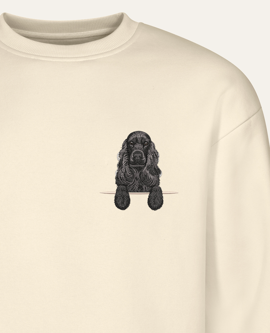 Cocker spaniel angielski (czarny) – bluza z haftem, piaskowa (zbliżenie)