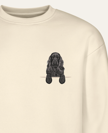 Cocker spaniel angielski (czarny) – bluza z haftem, piaskowa (zbliżenie)