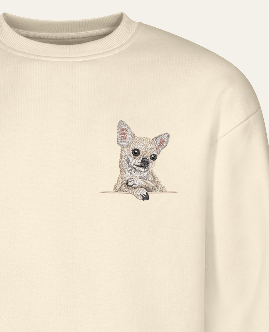 Chihuahua (beżowy) – bluza z haftem, piaskowa (zbliżenie)