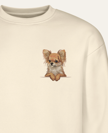 Chihuahua długowłosa (rudy) – bluza z haftem, piaskowa (zbliżenie)