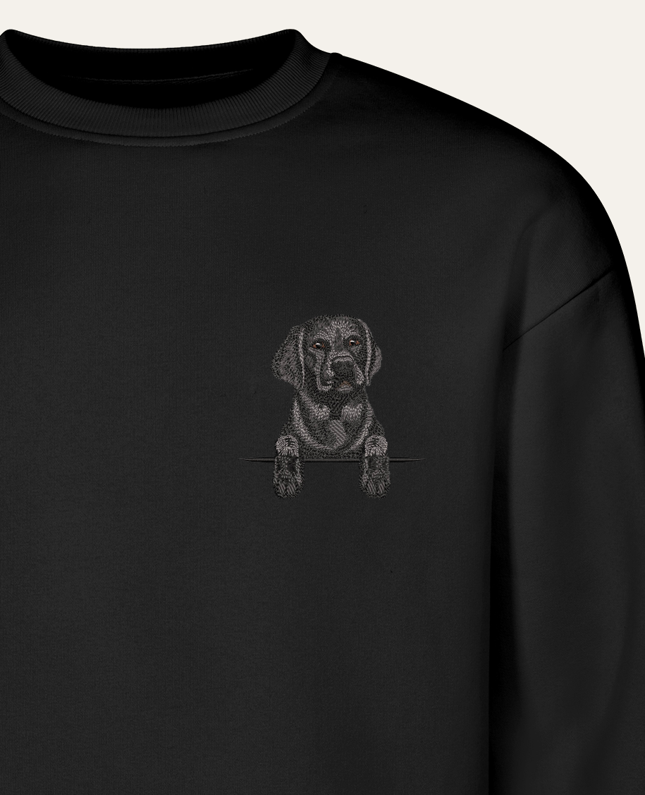 Labrador retriever (czarny) – bluza z haftem, czarna (zbliżenie)