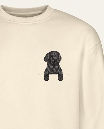 Labrador retriever (czarny) – bluza z haftem, piaskowa (zbliżenie)