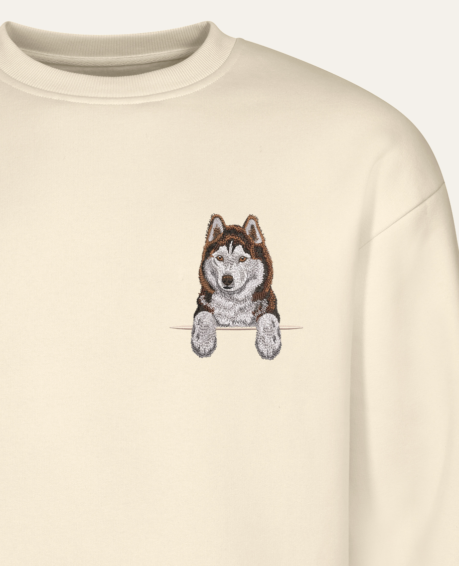 Husky syberyjski (brązowy) – bluza z haftem, piaskowa (zbliżenie)