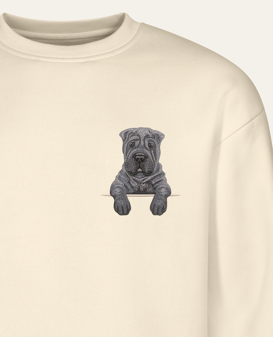 Shar pei (szary) – bluza z haftem, piaskowa (zbliżenie)