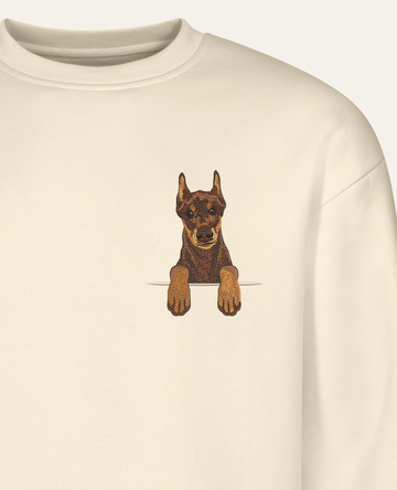 Doberman (brązowy) – bluza z haftem, piaskowa (zbliżenie)