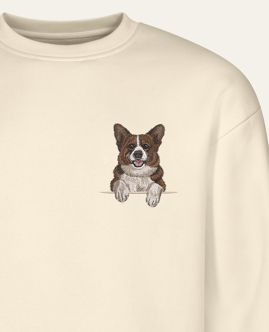 Corgi Cardigan – bluza z haftem, piaskowa (zbliżenie)