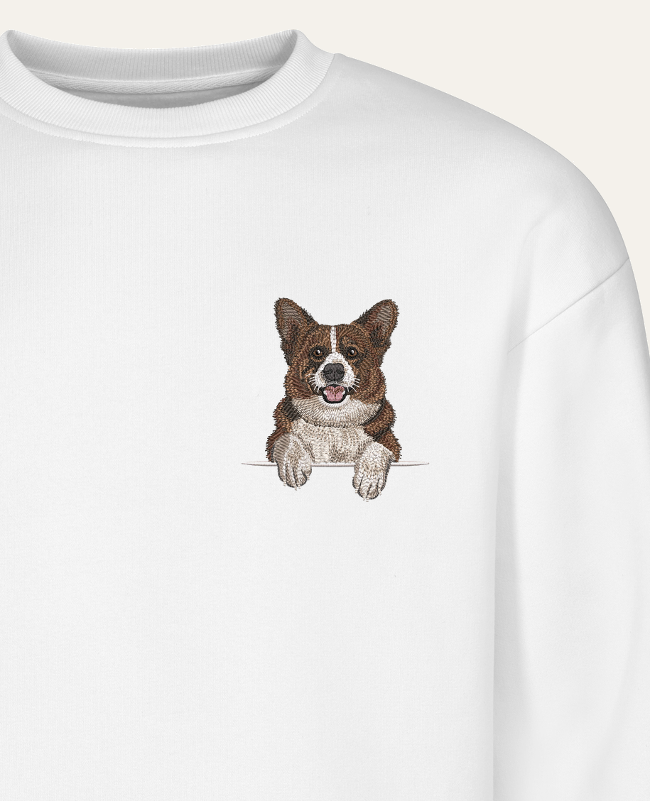 Corgi Cardigan – bluza z haftem, biała (zbliżenie)
