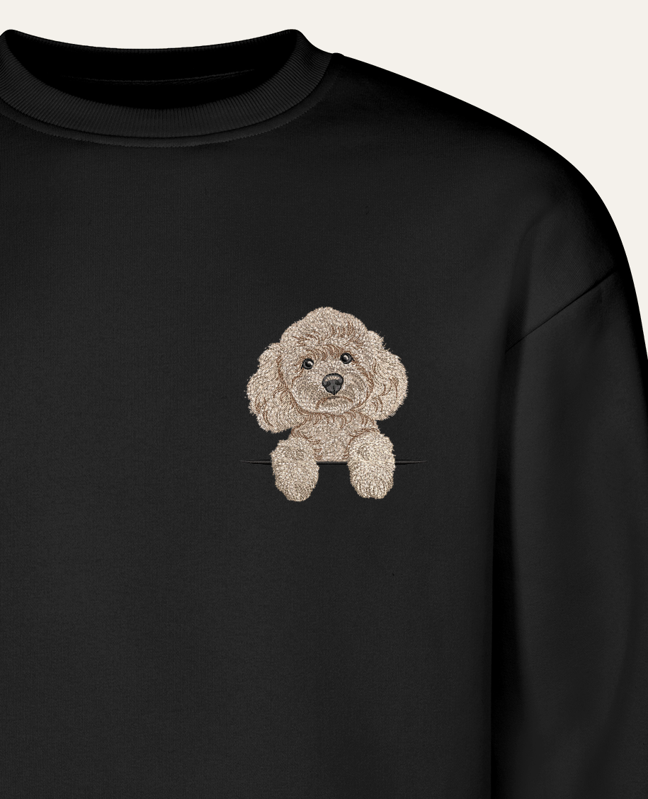 Pudel toy (beżowy) – bluza z haftem, czarna (zbliżenie)