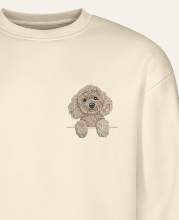 Pudel toy (beżowy) – bluza z haftem, piaskowa (zbliżenie)