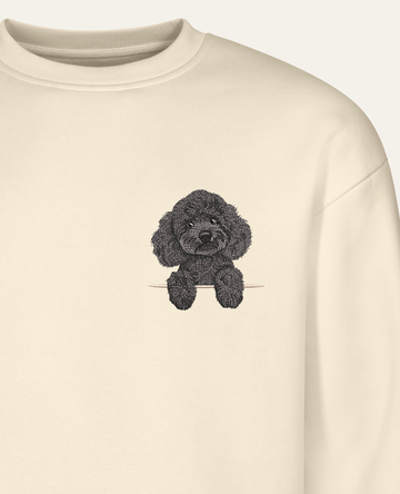 Pudel toy (czarny) – bluza z haftem, piaskowa (zbliżenie)