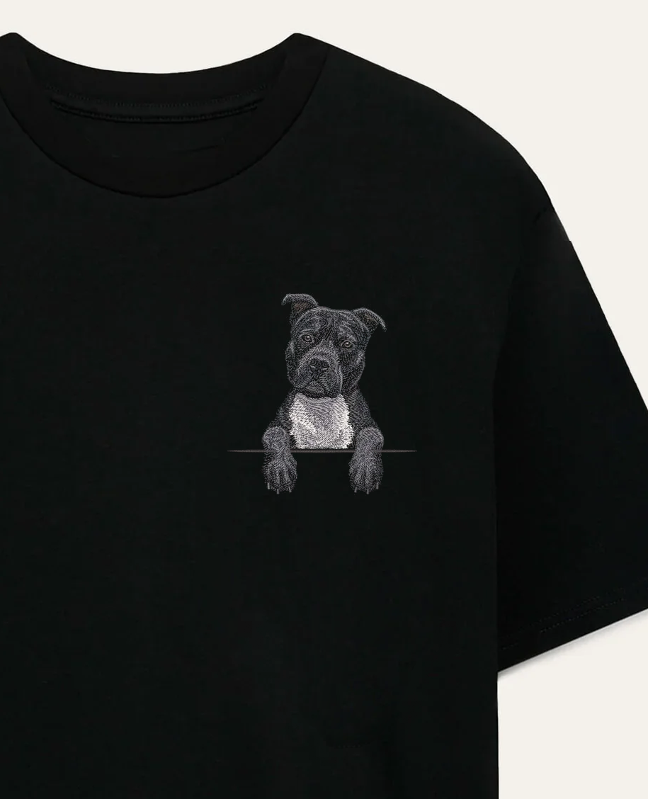 American Staffordshire terrier (czarny) – koszulka z haftem