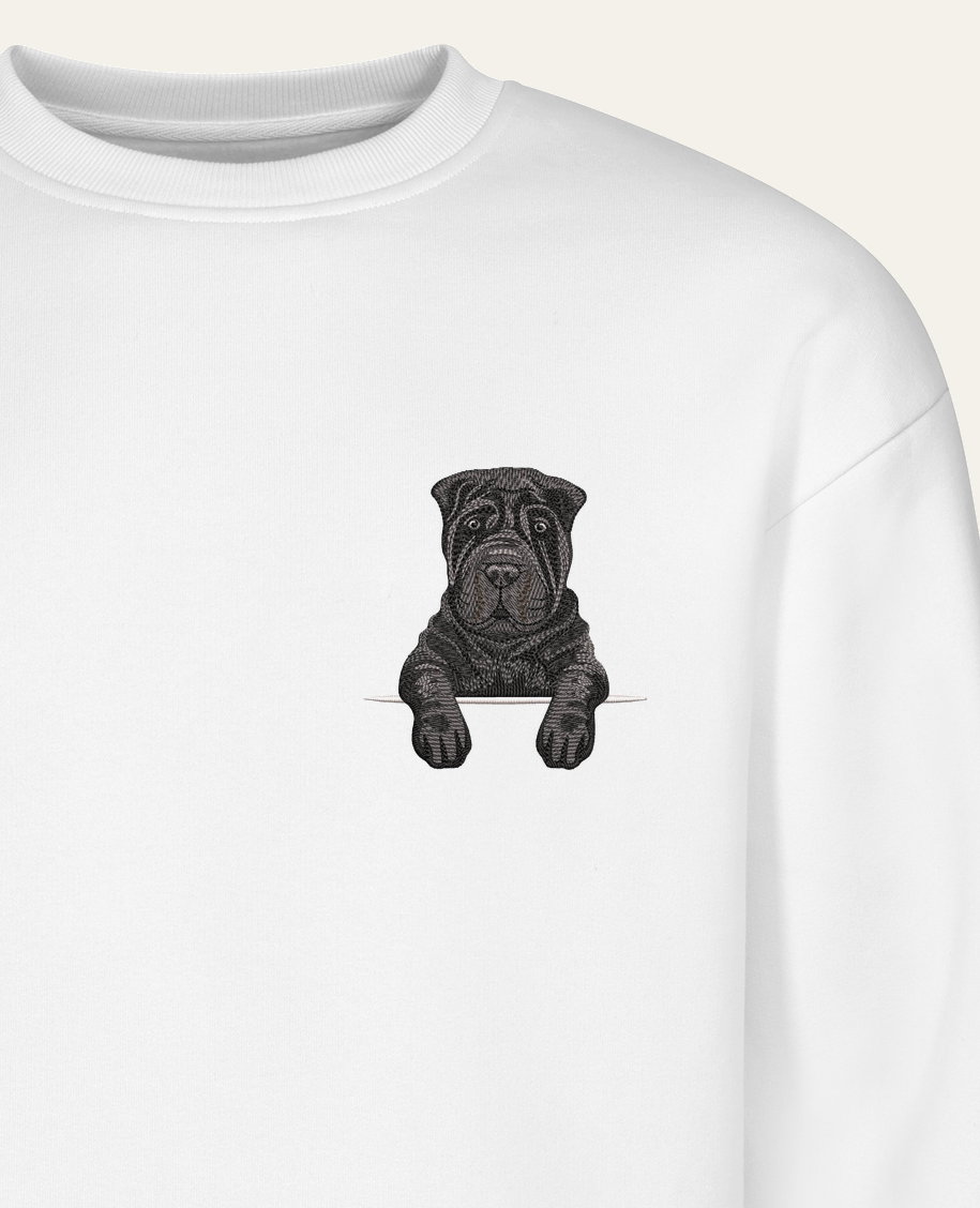 Shar pei (czarny) – bluza z haftem, biała (zbliżenie)