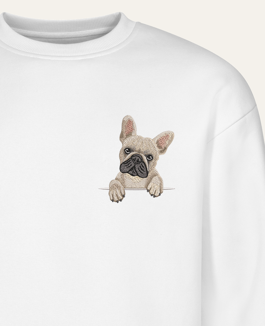 Buldog francuski (beżowy) – bluza z haftem, biała (zbliżenie)