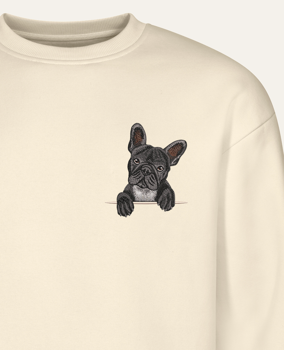 Buldog francuski (czarny) – bluza z haftem, piaskowa (zbliżenie)