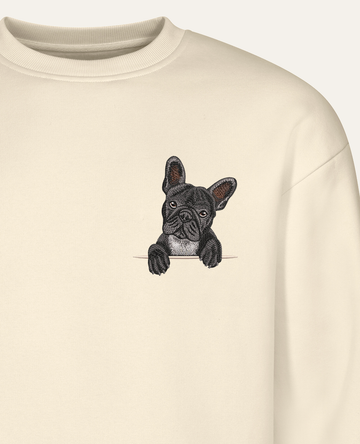 Buldog francuski (czarny) – bluza z haftem, piaskowa (zbliżenie)
