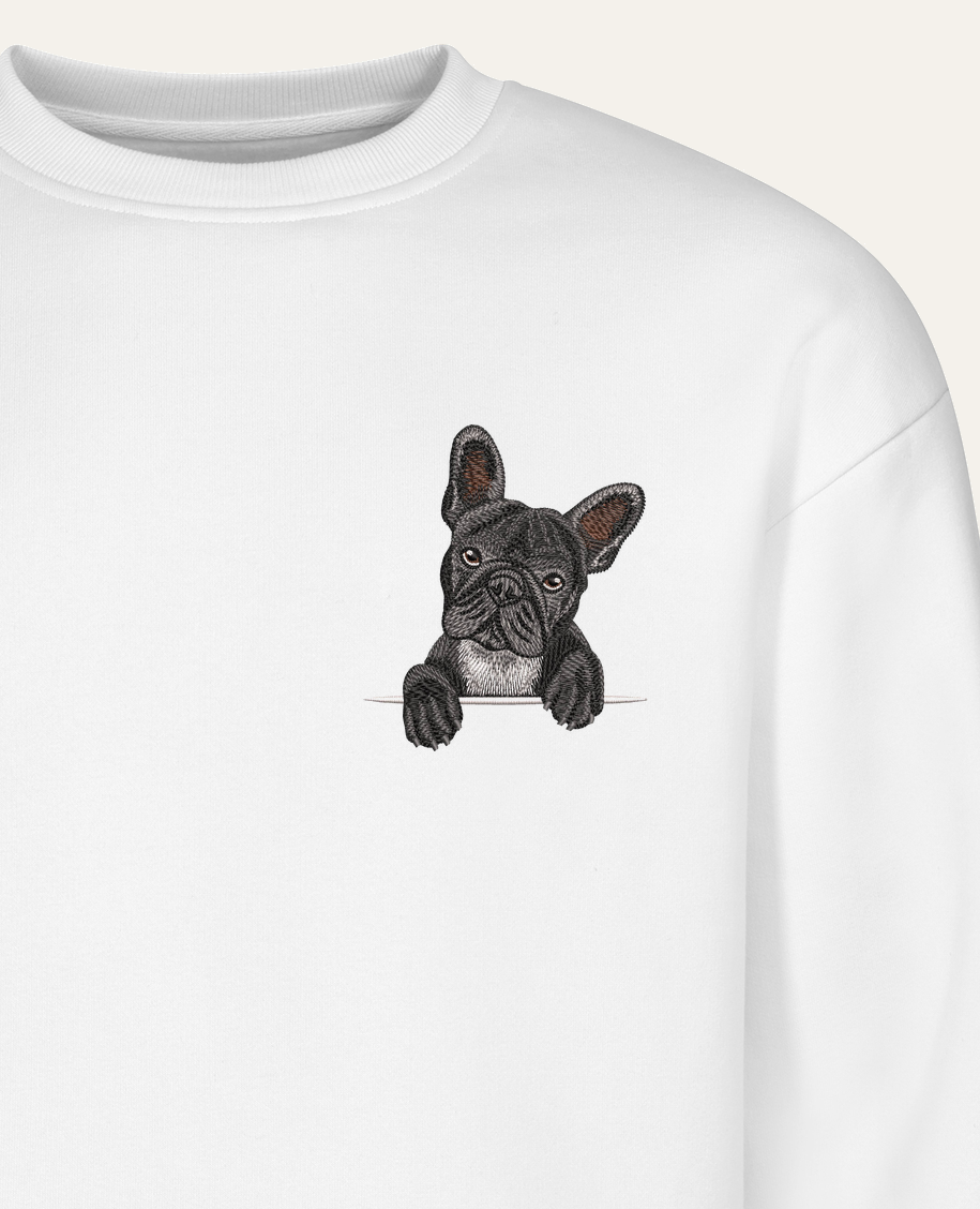 Buldog francuski (czarny) – bluza z haftem, biała (zbliżenie)