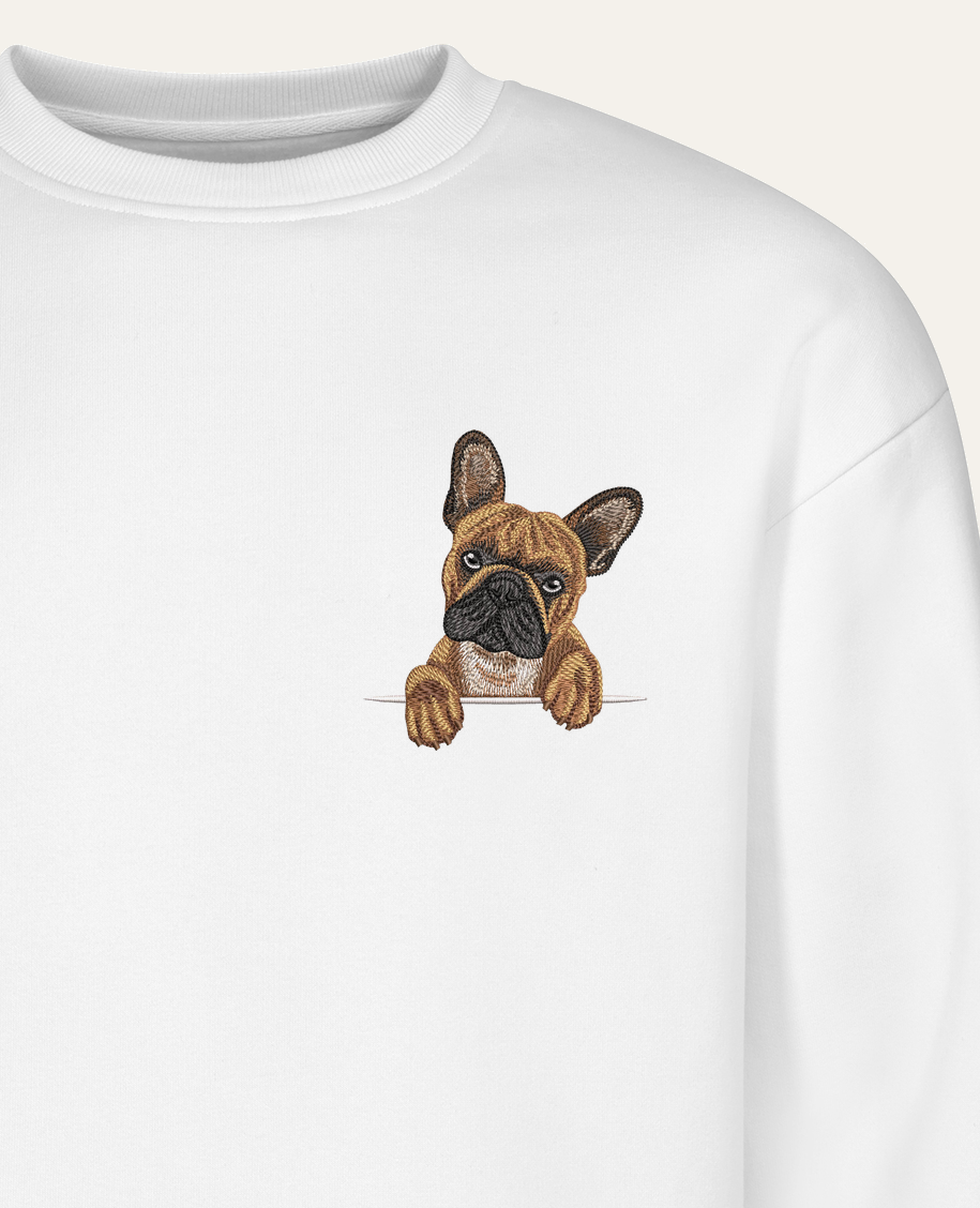 Buldog francuski (brązowy) – bluza z haftem, biała (zbliżenie)