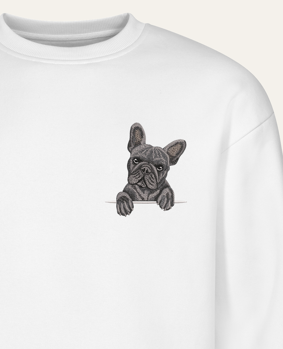 Buldog francuski (szary) – bluza z haftem, biała (zbliżenie)