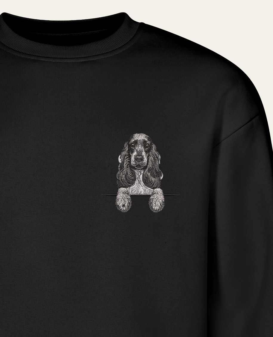Cocker spaniel angielski (czarno-biały) – bluza z haftem, czarna (zbliżenie)