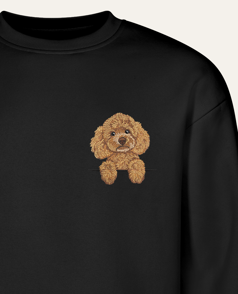 Pudel toy (morelowy) – bluza z haftem, czarna (zbliżenie)