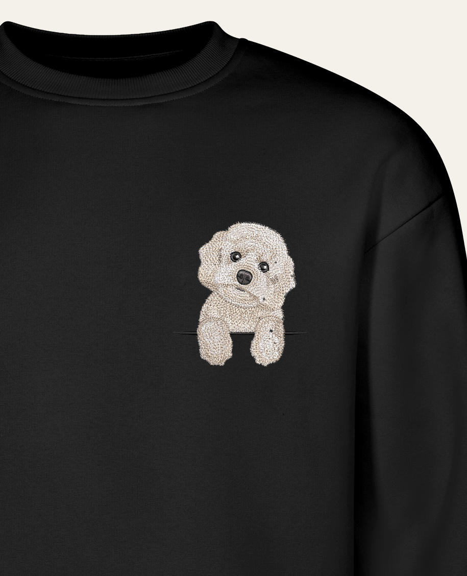 Maltipoo (biały) – bluza z haftem, czarna (zbliżenie)