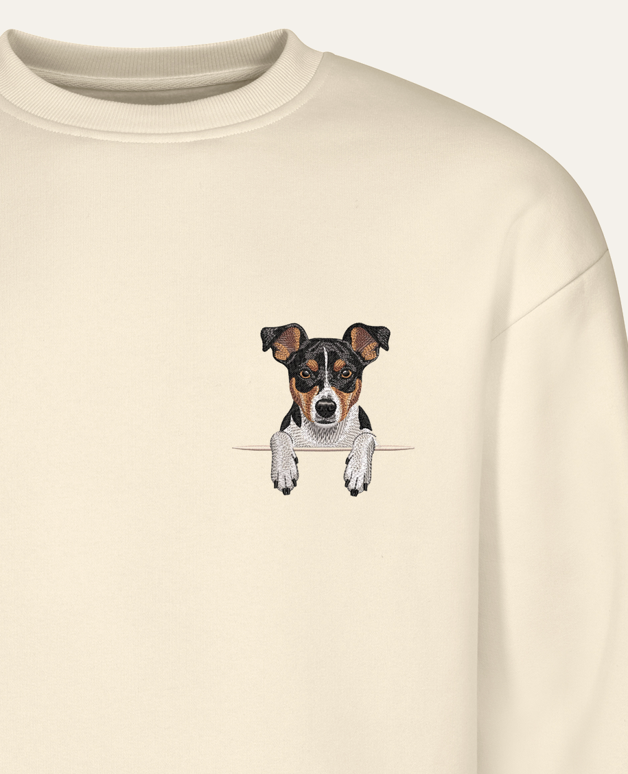 Rat terrier (trikolor) – bluza z haftem, piaskowa (zbliżenie)