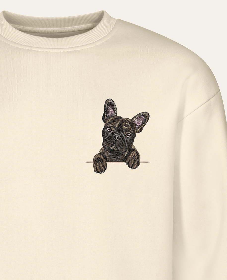Buldog francuski (pręgowany) – bluza z haftem, piaskowa (zbliżenie)