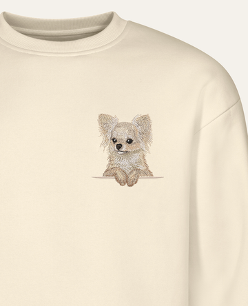 Chihuahua długowłosa (kremowy) – bluza z haftem, piaskowa (zbliżenie)