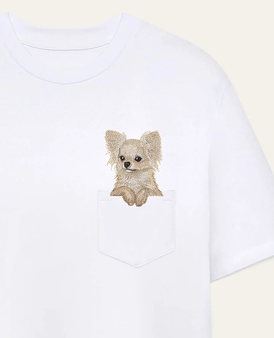 Koszulka z haftem Chihuahua długowłosy (kremowy) – biała
